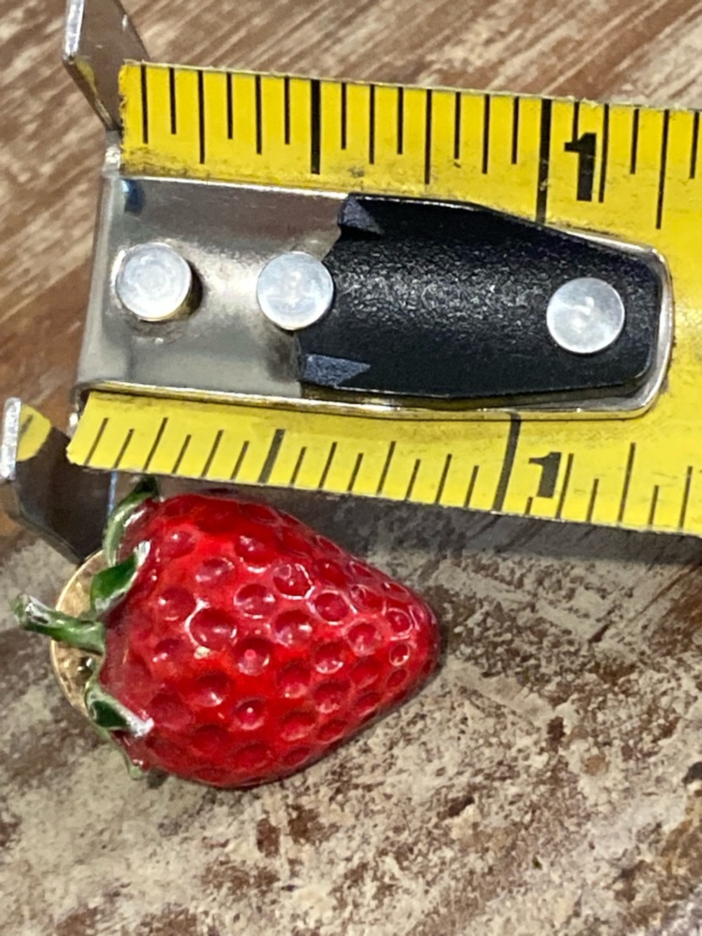 Vintage Ballou Small Red Strawberry Lapel Pin - Picture 15 of 16